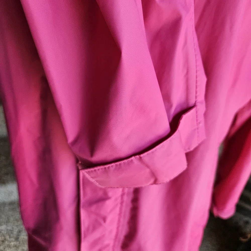 Magellan Lightweight Pink Raincoat‎ Size Medium